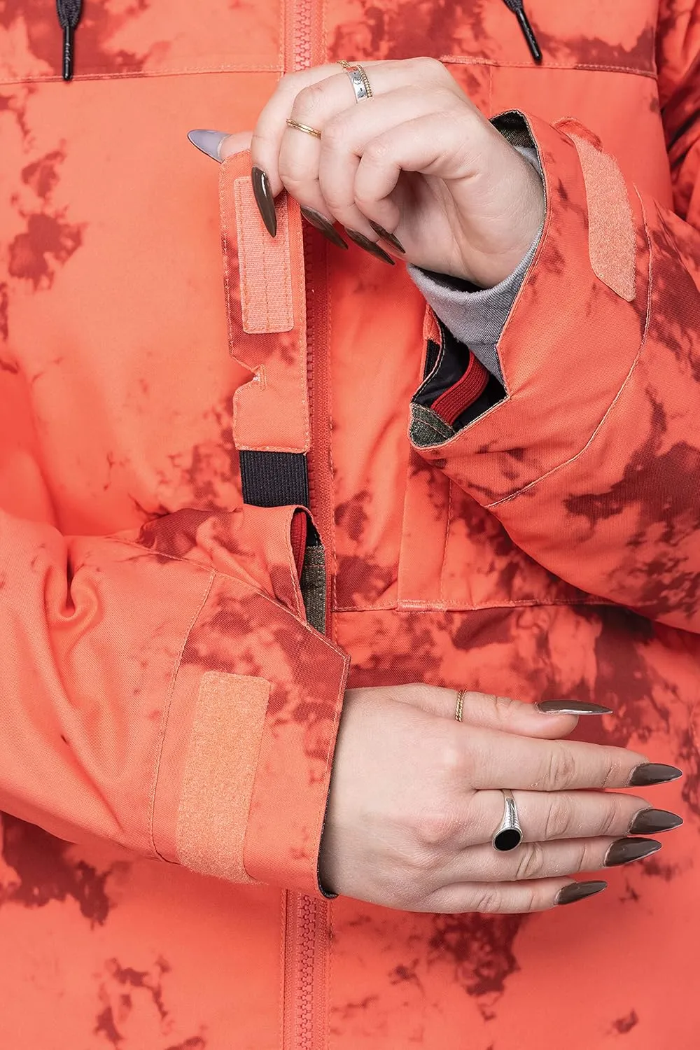 686 Women's Athena Jacket - Insulated Coat with 2-Layer Fabric Design, Modern Fit and Taped Seams - Water & Weather Resistant