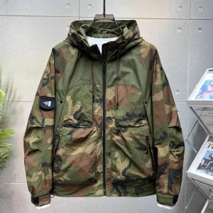 Eriks modischer Favorit: Winddichte Camouflage-Jacke